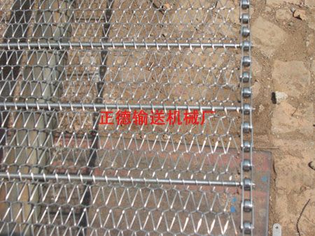 不銹鋼網(wǎng)鏈的概念材質(zhì)為不銹鋼，應(yīng)用于各種鏈?zhǔn)捷斔蜋C(jī)械。